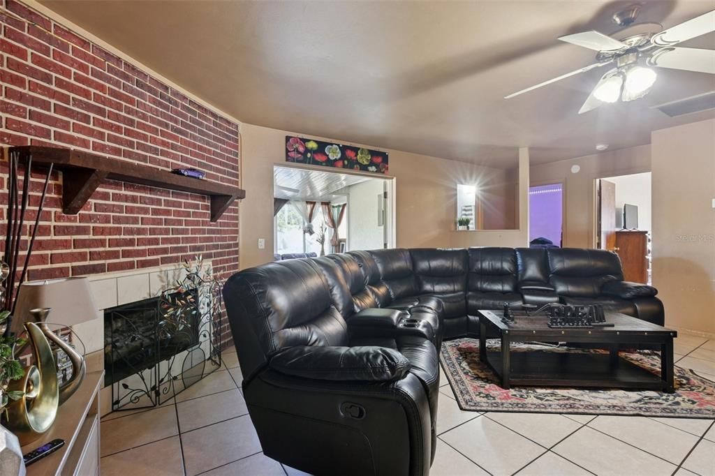 待售: $290,000 (3 贝兹, 2 浴室, 1547 平方英尺)