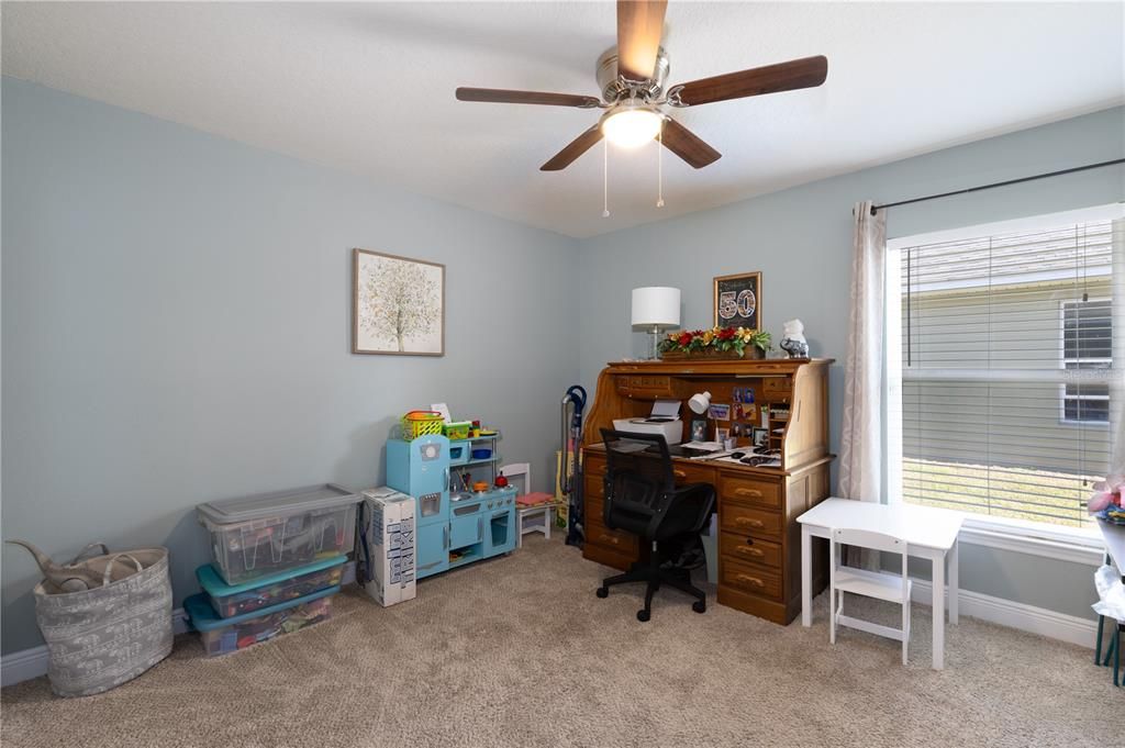 En Venta: $389,000 (4 camas, 2 baños, 2330 Pies cuadrados)