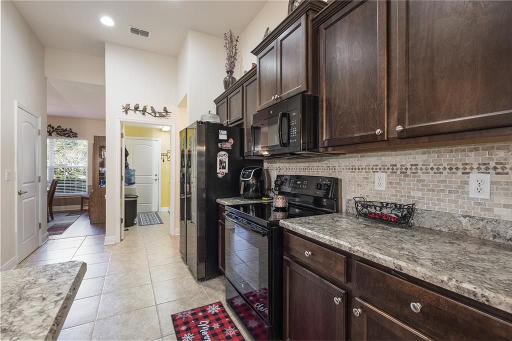 En Venta: $389,000 (4 camas, 2 baños, 2330 Pies cuadrados)