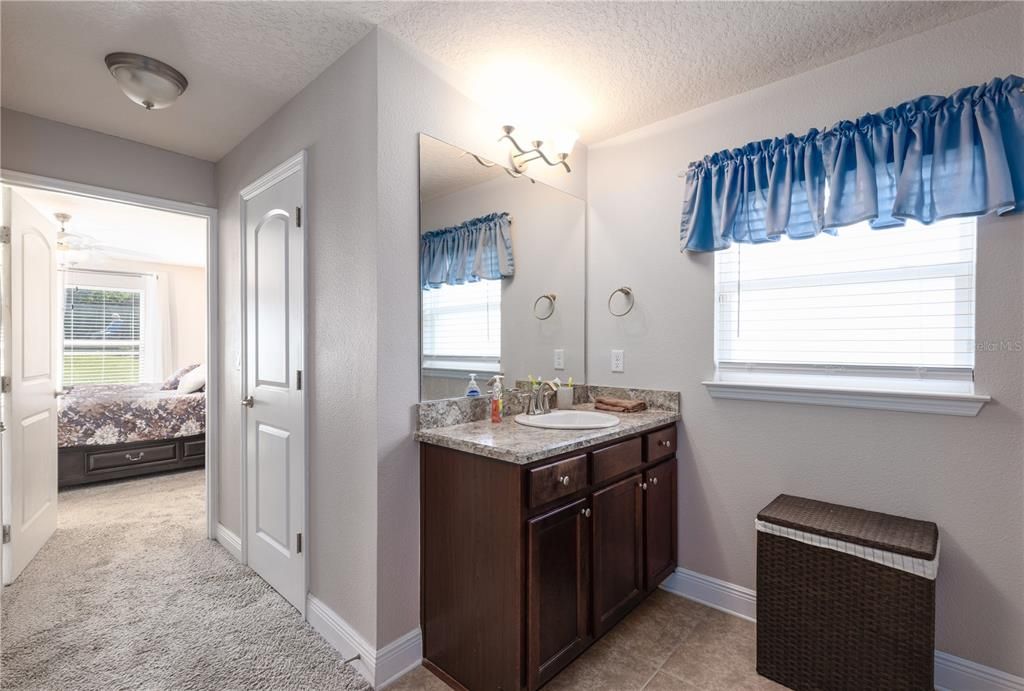 En Venta: $389,000 (4 camas, 2 baños, 2330 Pies cuadrados)