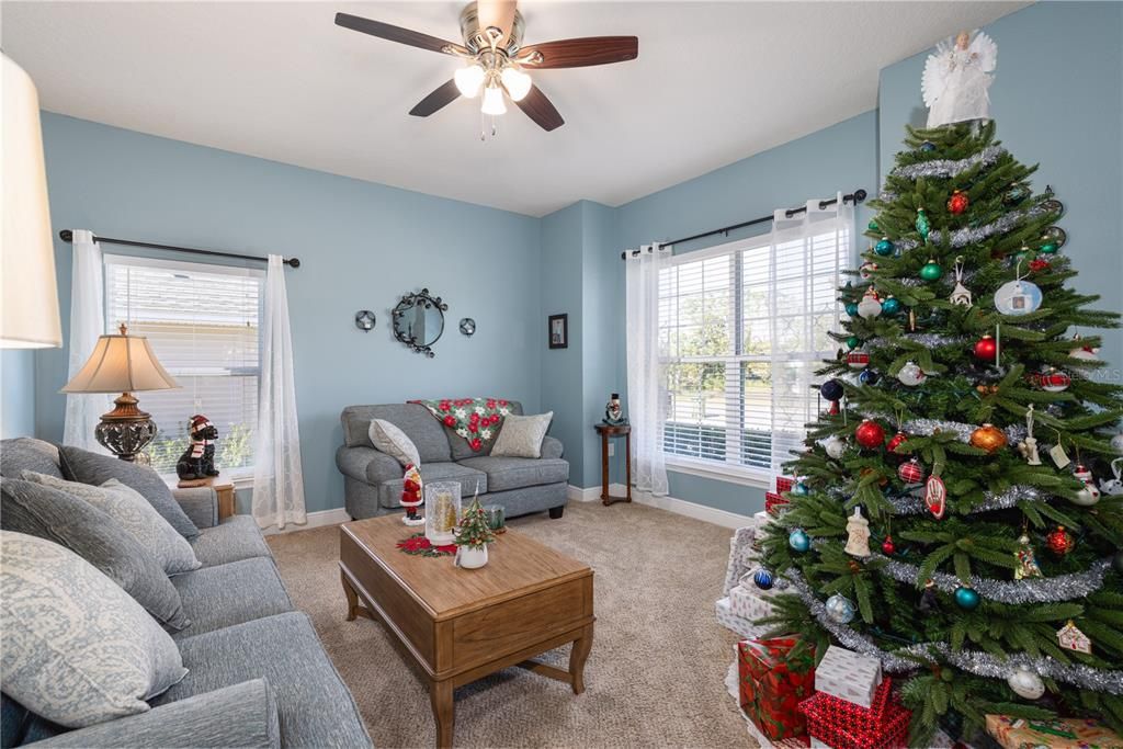 En Venta: $389,000 (4 camas, 2 baños, 2330 Pies cuadrados)