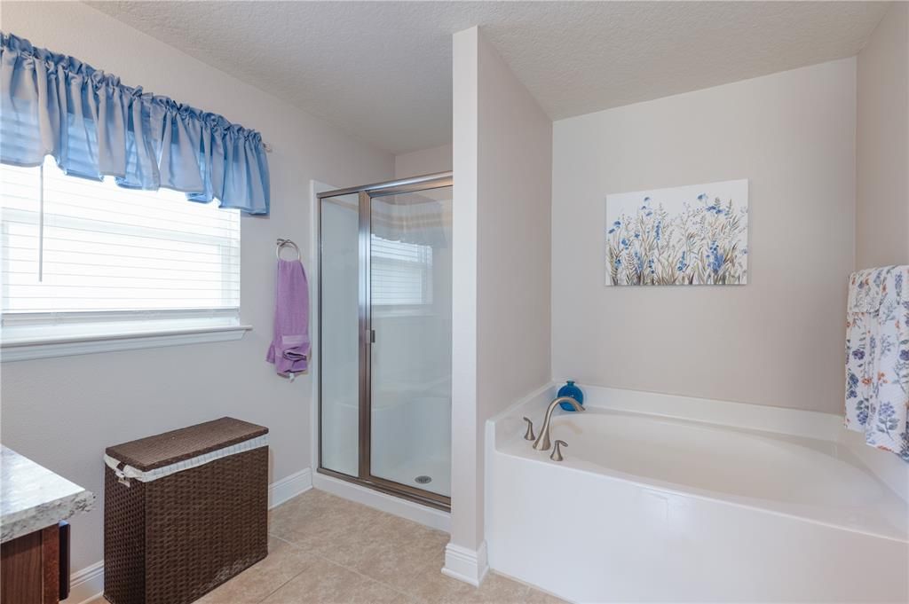 En Venta: $389,000 (4 camas, 2 baños, 2330 Pies cuadrados)