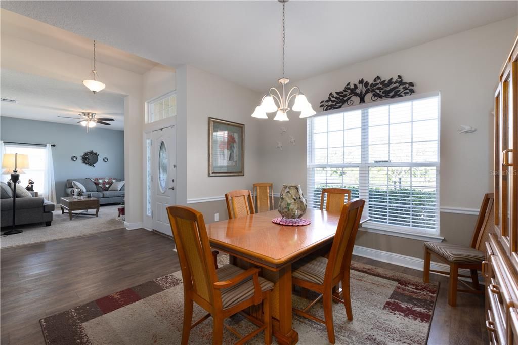 En Venta: $389,000 (4 camas, 2 baños, 2330 Pies cuadrados)