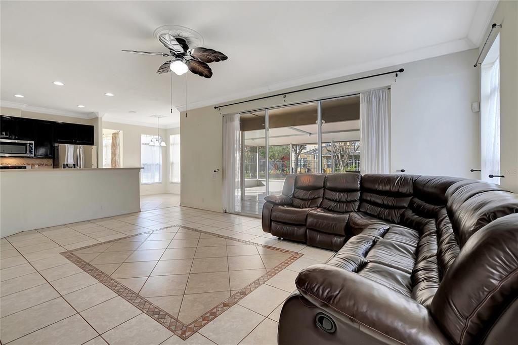 En Venta: $799,900 (5 camas, 3 baños, 3535 Pies cuadrados)