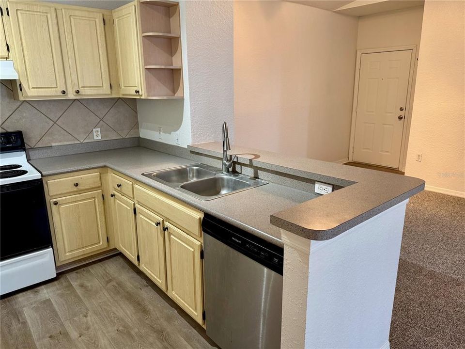 For Rent: $1,695 (2 beds, 2 baths, 1048 Square Feet)