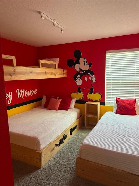 待售: $700,000 (6 贝兹, 4 浴室, 2998 平方英尺)