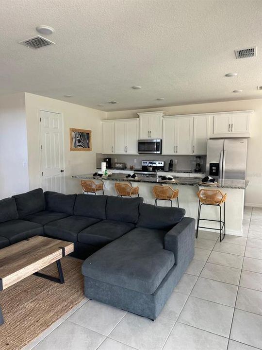 待售: $700,000 (6 贝兹, 4 浴室, 2998 平方英尺)