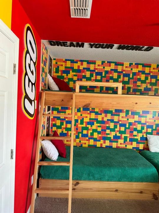 待售: $700,000 (6 贝兹, 4 浴室, 2998 平方英尺)