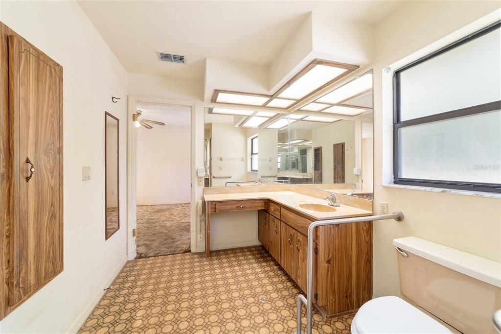 En Venta: $375,000 (3 camas, 2 baños, 2078 Pies cuadrados)