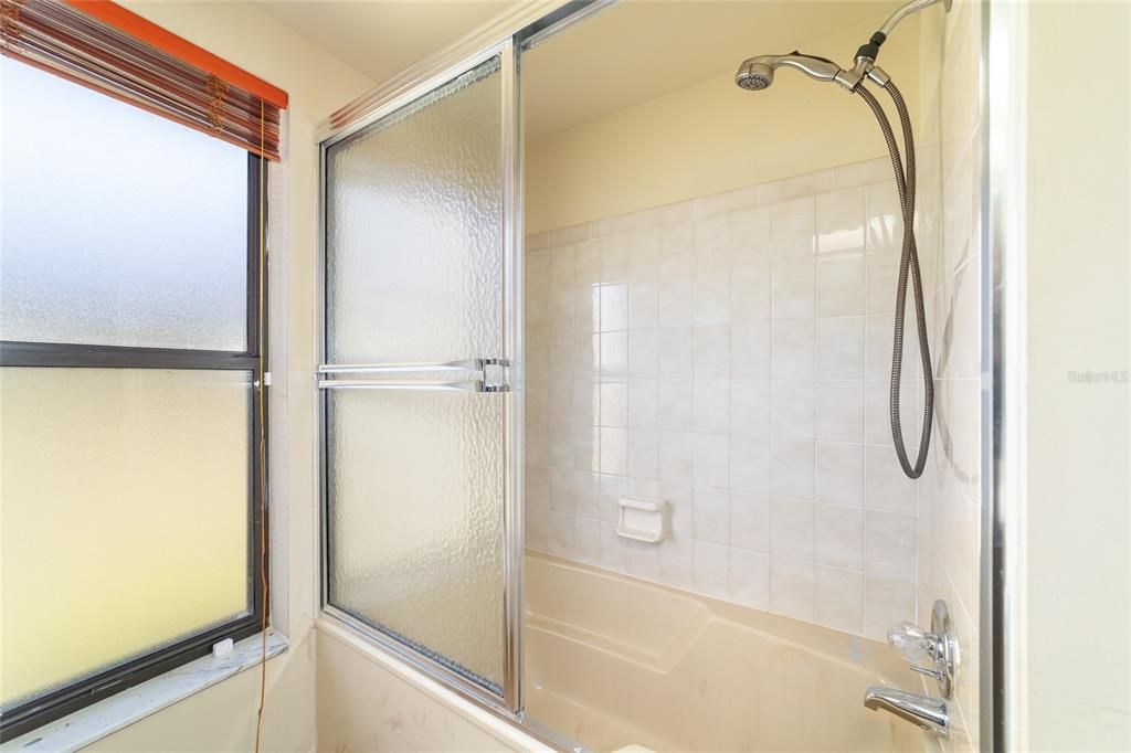 En Venta: $375,000 (3 camas, 2 baños, 2078 Pies cuadrados)