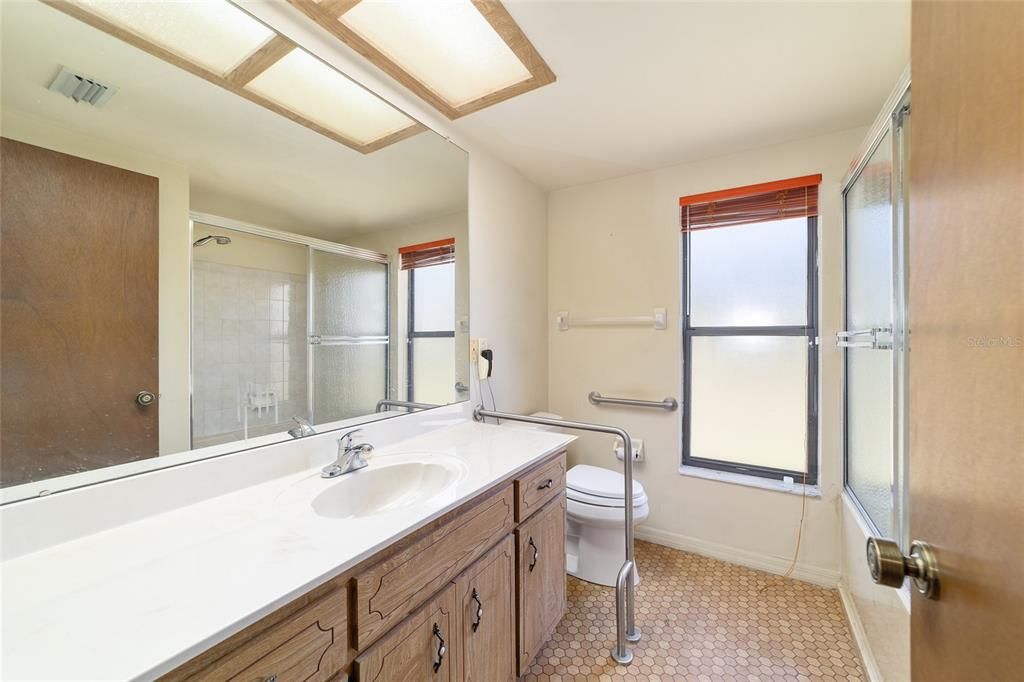 En Venta: $375,000 (3 camas, 2 baños, 2078 Pies cuadrados)