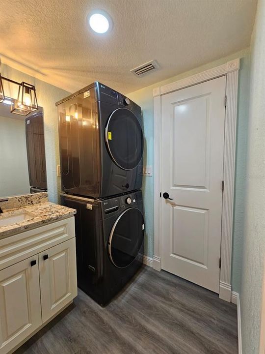 For Rent: $3,000 (2 beds, 2 baths, 1675 Square Feet)