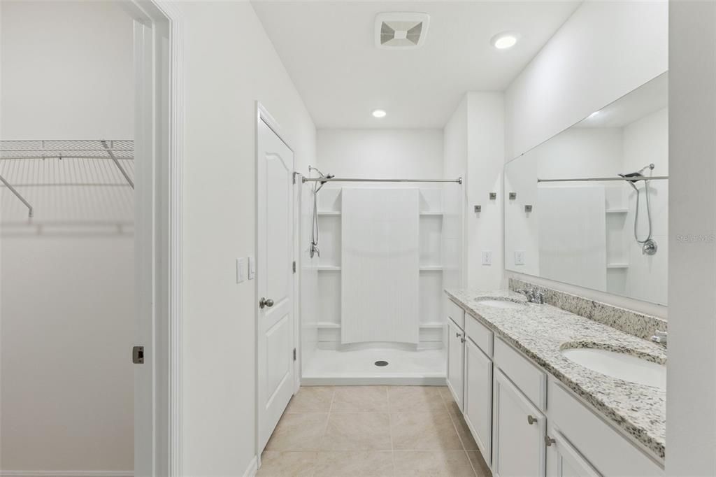 For Rent: $2,500 (3 beds, 2 baths, 1500 Square Feet)