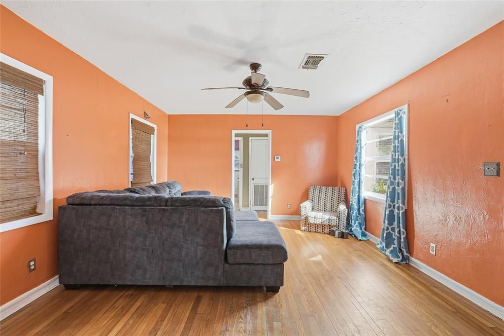 En Venta: $250,000 (2 camas, 1 baños, 1108 Pies cuadrados)