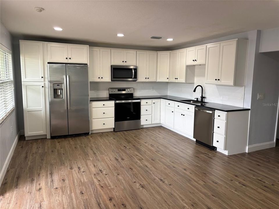 For Rent: $1,795 (2 beds, 2 baths, 894 Square Feet)