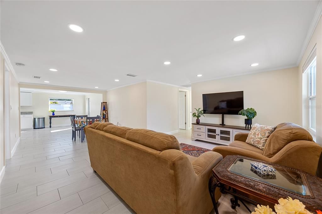 For Sale: $449,500 (4 beds, 2 baths, 1466 Square Feet)