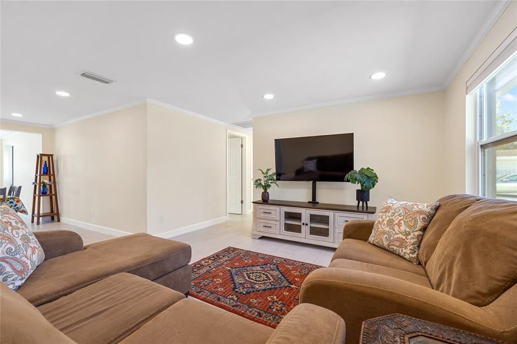 For Sale: $449,500 (4 beds, 2 baths, 1466 Square Feet)