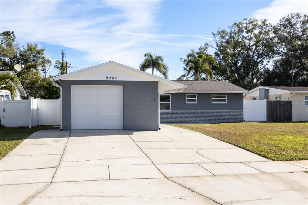 For Sale: $449,500 (4 beds, 2 baths, 1466 Square Feet)