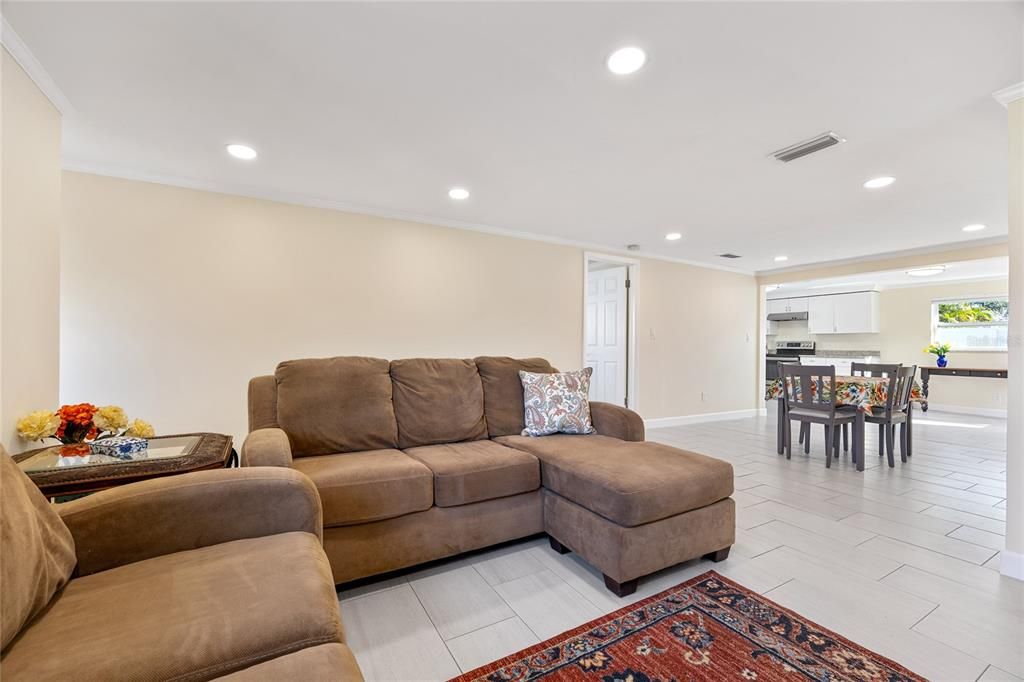 For Sale: $449,500 (4 beds, 2 baths, 1466 Square Feet)