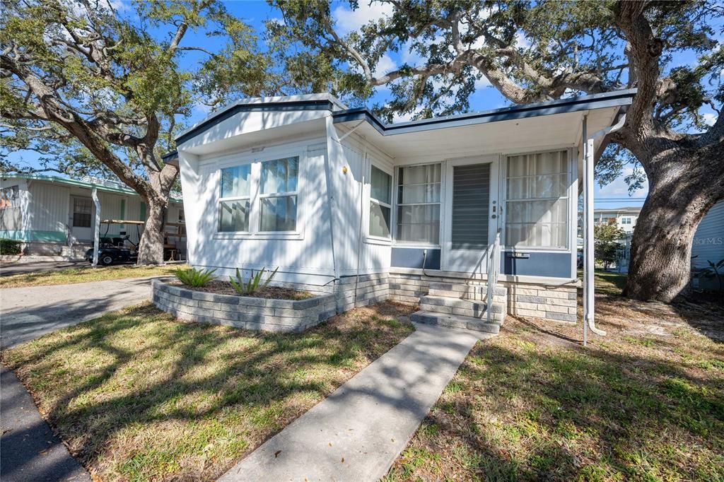 For Sale: $149,900 (2 beds, 1 baths, 768 Square Feet)