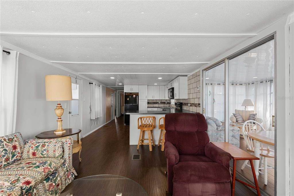 For Sale: $149,900 (2 beds, 1 baths, 768 Square Feet)