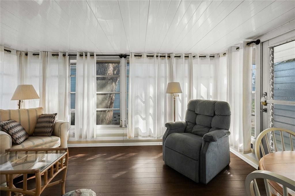 For Sale: $149,900 (2 beds, 1 baths, 768 Square Feet)