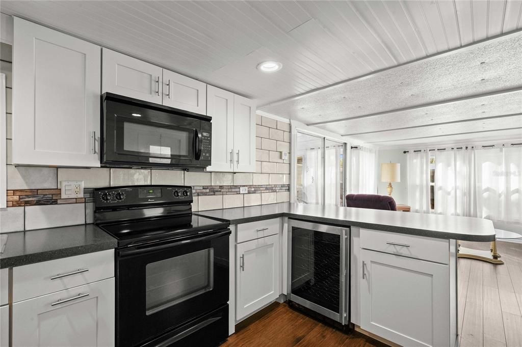 For Sale: $149,900 (2 beds, 1 baths, 768 Square Feet)