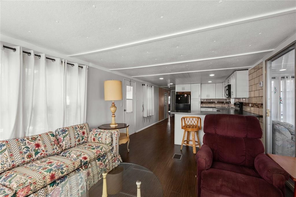 For Sale: $149,900 (2 beds, 1 baths, 768 Square Feet)