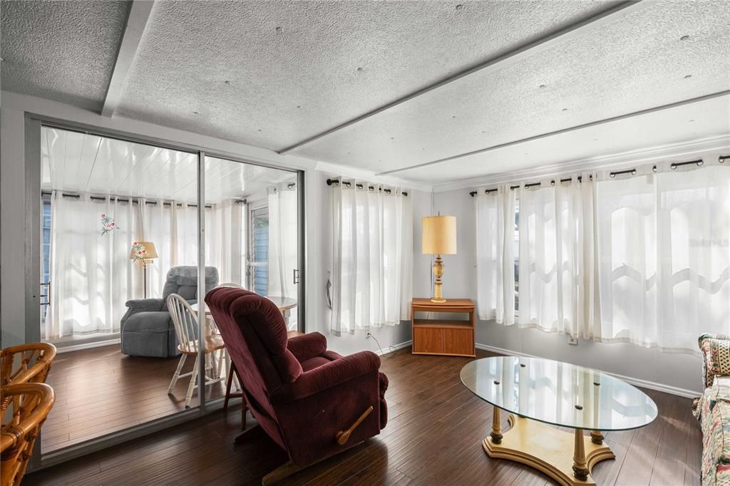 For Sale: $149,900 (2 beds, 1 baths, 768 Square Feet)