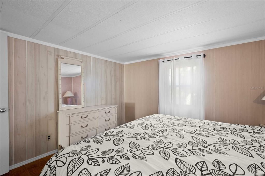 For Sale: $149,900 (2 beds, 1 baths, 768 Square Feet)