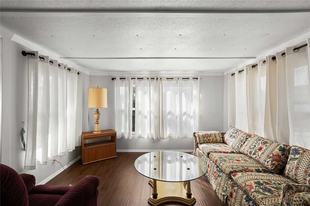 For Sale: $149,900 (2 beds, 1 baths, 768 Square Feet)