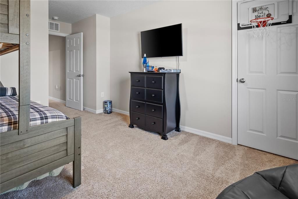 待售: $600,000 (5 贝兹, 3 浴室, 3182 平方英尺)