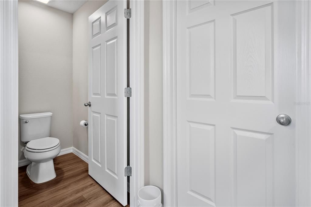 待售: $600,000 (5 贝兹, 3 浴室, 3182 平方英尺)