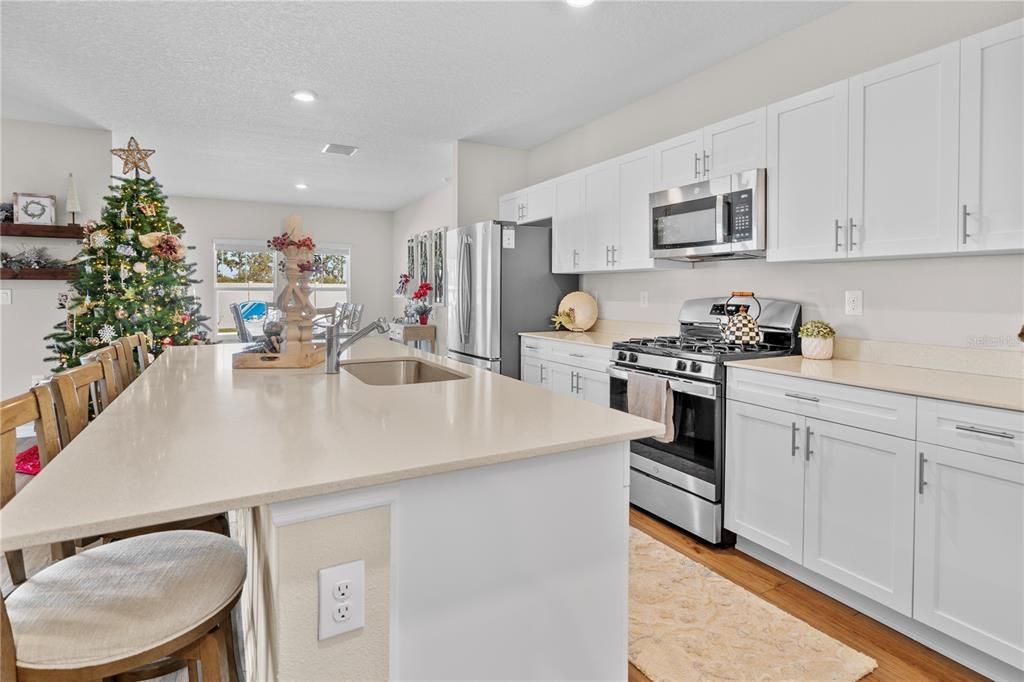 待售: $600,000 (5 贝兹, 3 浴室, 3182 平方英尺)