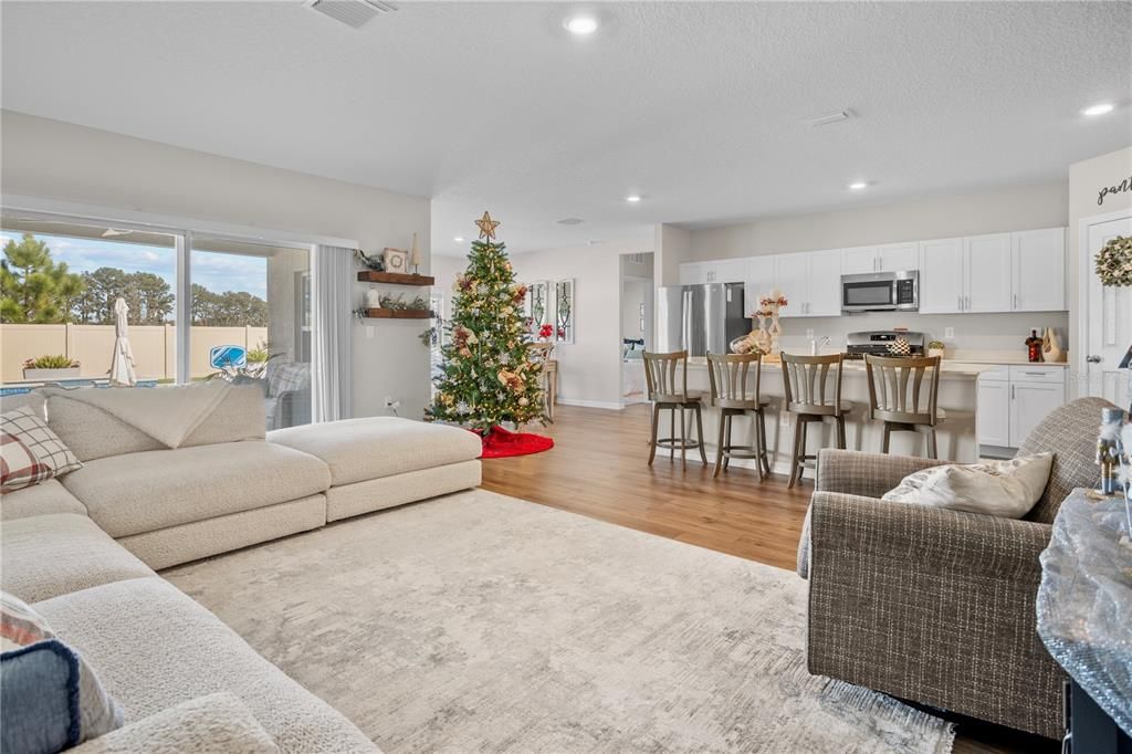 待售: $600,000 (5 贝兹, 3 浴室, 3182 平方英尺)