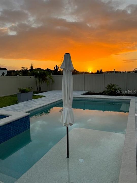 待售: $600,000 (5 贝兹, 3 浴室, 3182 平方英尺)