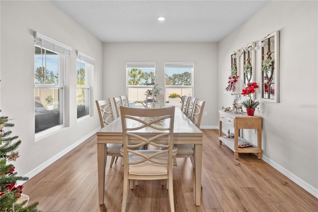 待售: $600,000 (5 贝兹, 3 浴室, 3182 平方英尺)