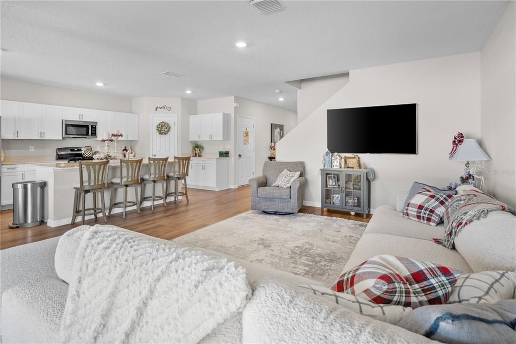 待售: $600,000 (5 贝兹, 3 浴室, 3182 平方英尺)