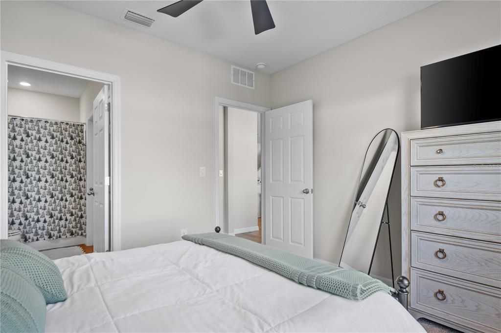 待售: $600,000 (5 贝兹, 3 浴室, 3182 平方英尺)