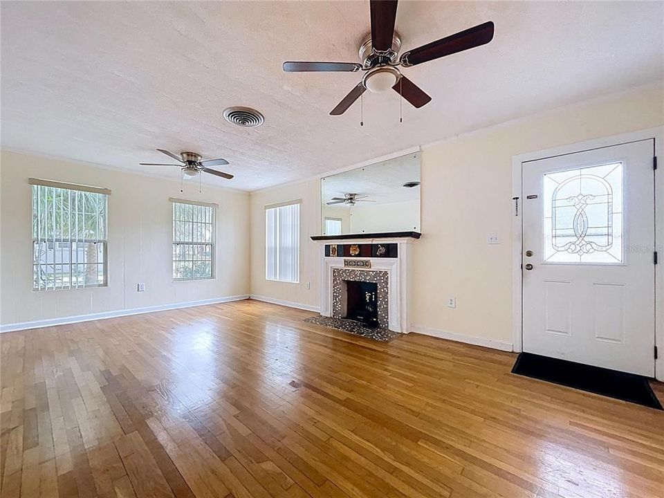 For Sale: $440,000 (4 beds, 4 baths, 2894 Square Feet)