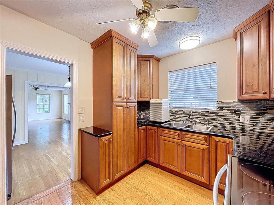 For Sale: $440,000 (4 beds, 4 baths, 2894 Square Feet)