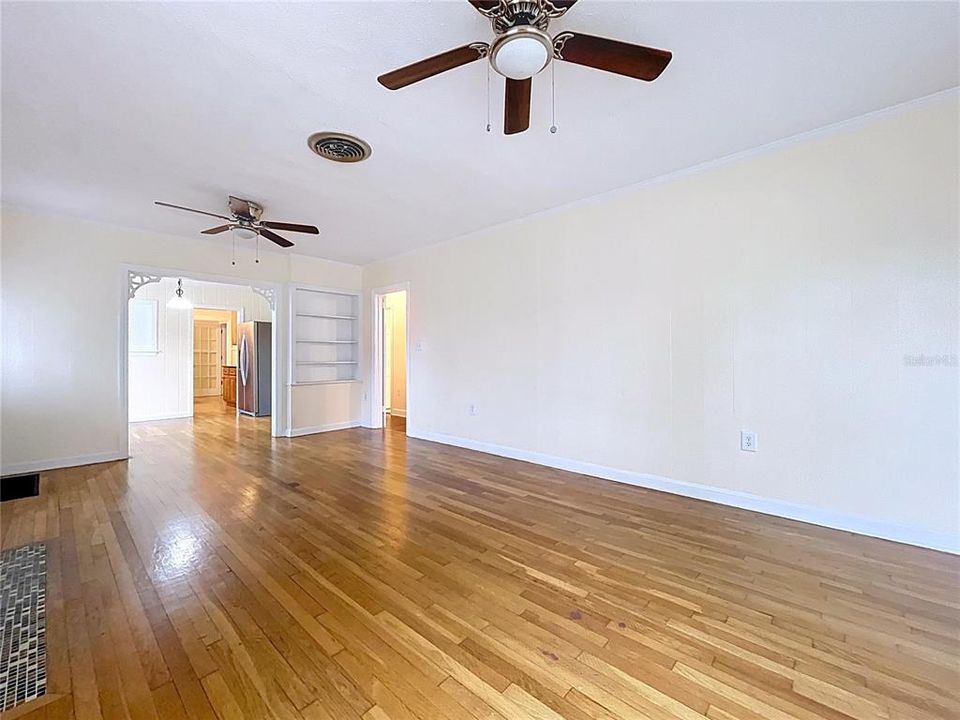 For Sale: $440,000 (4 beds, 4 baths, 2894 Square Feet)