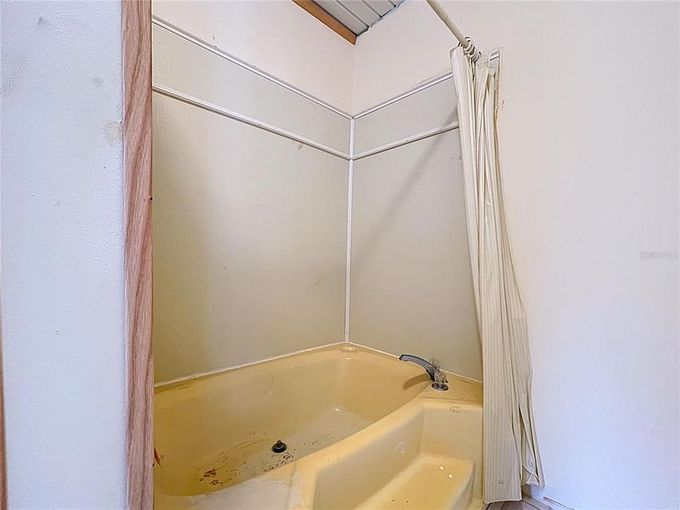 For Sale: $440,000 (4 beds, 4 baths, 2894 Square Feet)