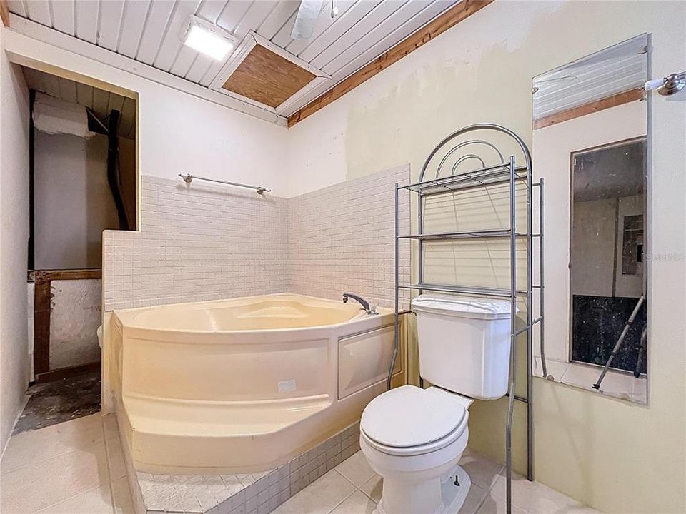 For Sale: $440,000 (4 beds, 4 baths, 2894 Square Feet)