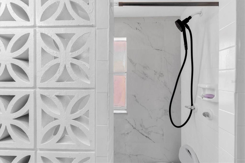 For Sale: $289,000 (3 beds, 2 baths, 1300 Square Feet)