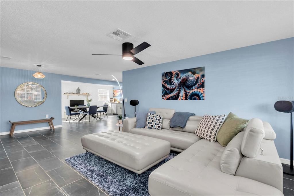 For Sale: $289,000 (3 beds, 2 baths, 1300 Square Feet)