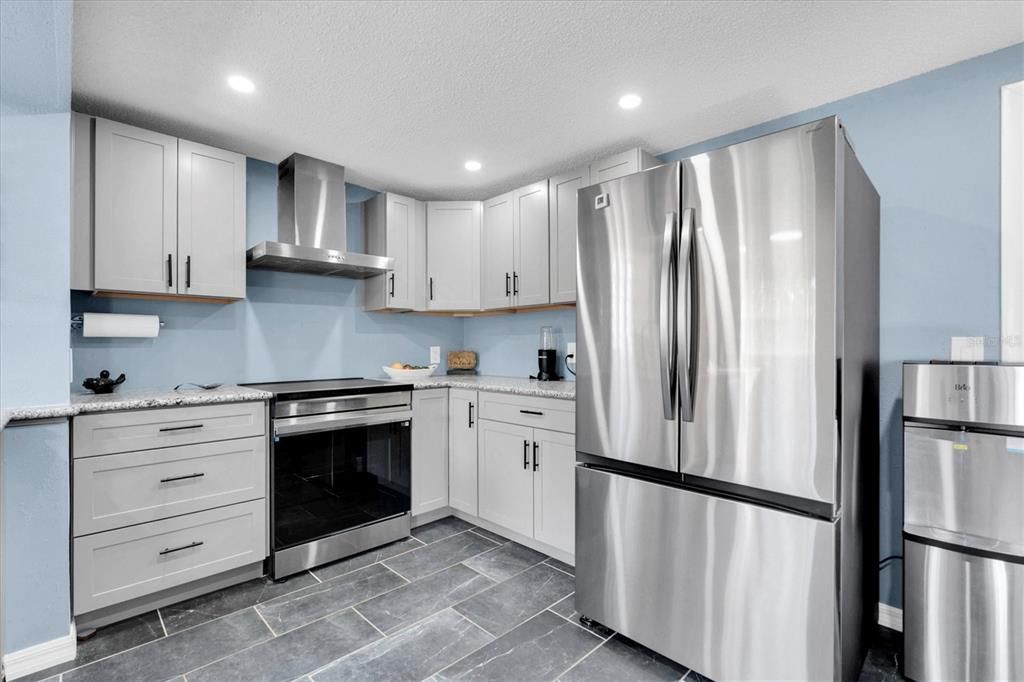 For Sale: $289,000 (3 beds, 2 baths, 1300 Square Feet)