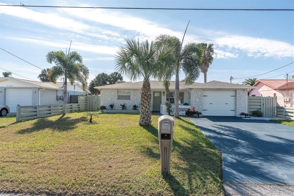 For Sale: $289,000 (3 beds, 2 baths, 1300 Square Feet)