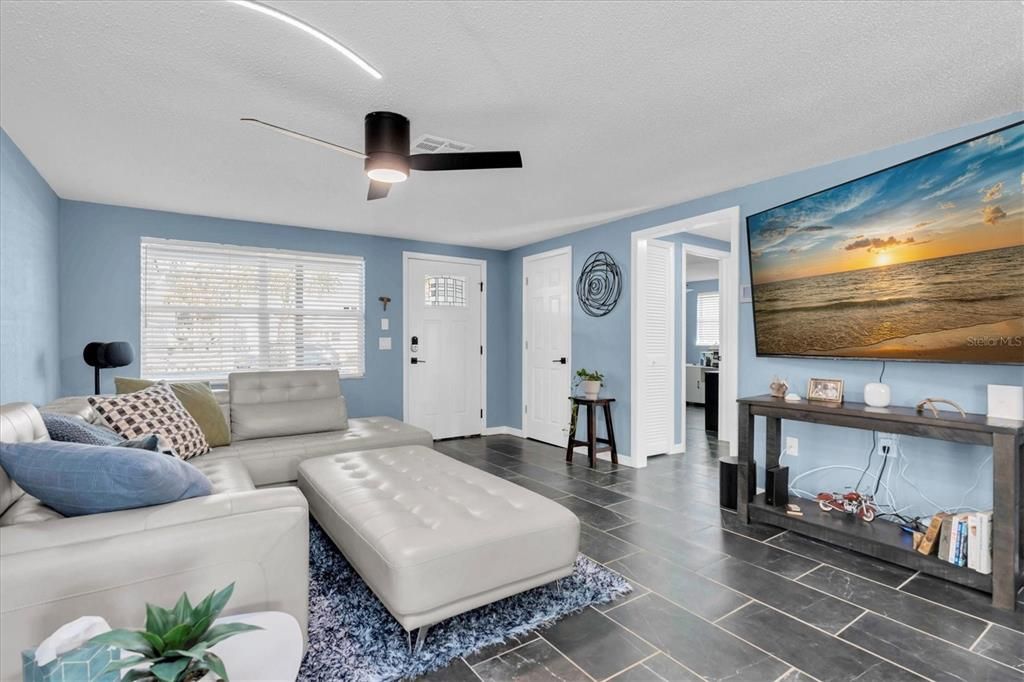 For Sale: $289,000 (3 beds, 2 baths, 1300 Square Feet)