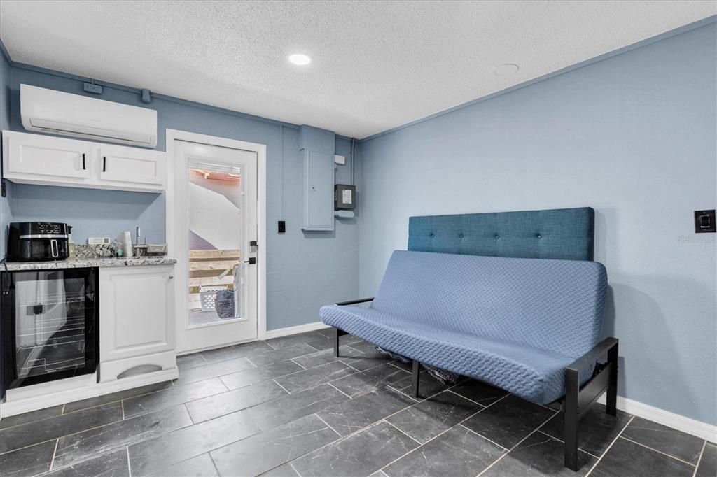 For Sale: $289,000 (3 beds, 2 baths, 1300 Square Feet)